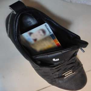 Cărţi de identitate false ascunse în încălţăminte, descoperite la controlul de frontieră