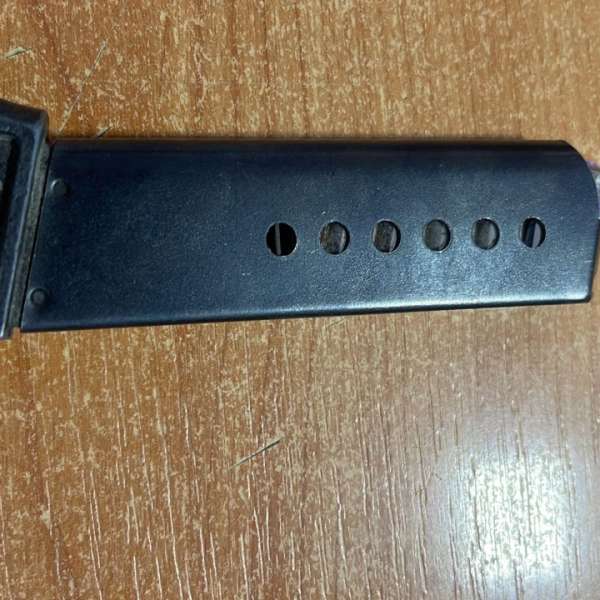 Încărcător cu şase cartuşe cu glonţ, descoperit la P.T.F. Oancea