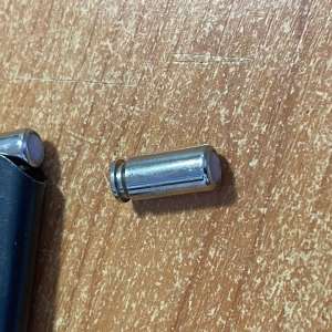 Încărcător cu şase cartuşe cu glonţ, descoperit la P.T.F. Oancea