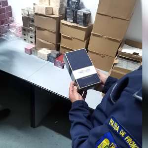 Parfumuri contrafăcute, descoperite într-un autocar, la Giurgiu