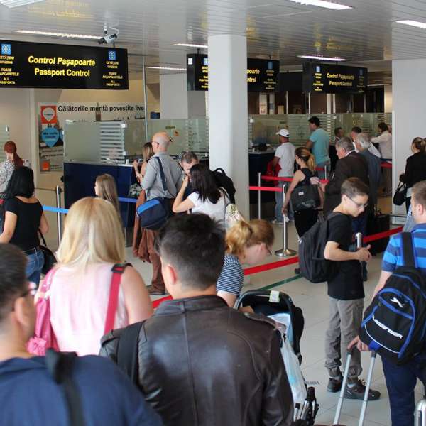 Cetăţean sirian, prins de poliţiştii de frontieră în aeroportul Otopeni, în timp ce încerca să iasă din ţară cu paşaportul altei persoane