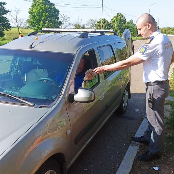 Autoturism cu inspecţie tehnică periodică falsă, depistat în trafic de polițiștii de frontieră