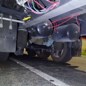 Cetățean palestinian ascuns pe șasiul unui autocamion