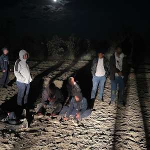 27 de migranți ajutați de două călăuze, cu o ambarcaţiune turcească, descoperiți de polițiștii de frontieră din cadrul Gărzii de Coastă