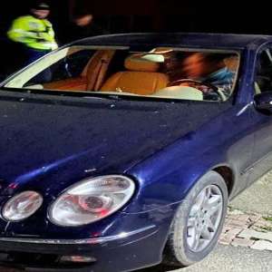 La volanul unui autoturism, în trafic, fără drept