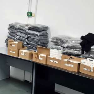 Produse de parfumerie şi articole vestimentare susceptibile a fi contrafăcute, estimate la 210.000 de lei, descoperite la P.T.F. Giurgiu