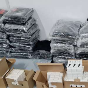 Produse de parfumerie şi articole vestimentare susceptibile a fi contrafăcute, estimate la 210.000 de lei, descoperite la P.T.F. Giurgiu