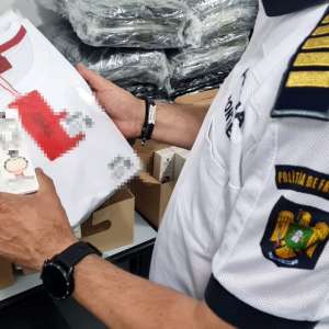 Produse de parfumerie şi articole vestimentare susceptibile a fi contrafăcute, estimate la 210.000 de lei, descoperite la P.T.F. Giurgiu