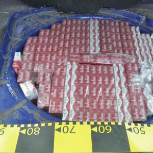 Mașină încărcată cu țigări, oprită în trafic  de polițiștii de frontieră suceveni