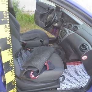 Mașină încărcată cu țigări, oprită în trafic  de polițiștii de frontieră suceveni