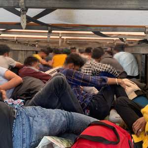 Peste o sută cetățeni străini depistaţi ascunși în trei autovehicule la PTF Nădlac și PTF Nădlac II