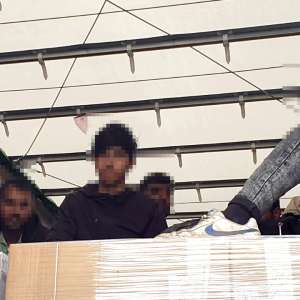 58 de migranți ascunși în TIR-uri, depistați în ultimele 24 de ore, la frontiera cu Ungaria