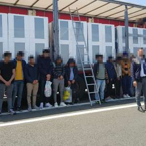 58 de migranți ascunși în TIR-uri, depistați în ultimele 24 de ore, la frontiera cu Ungaria