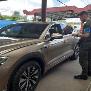 Autoturism cu inspecţie tehnică periodică falsă, descoperit de polițiștii de frontieră ieșeni