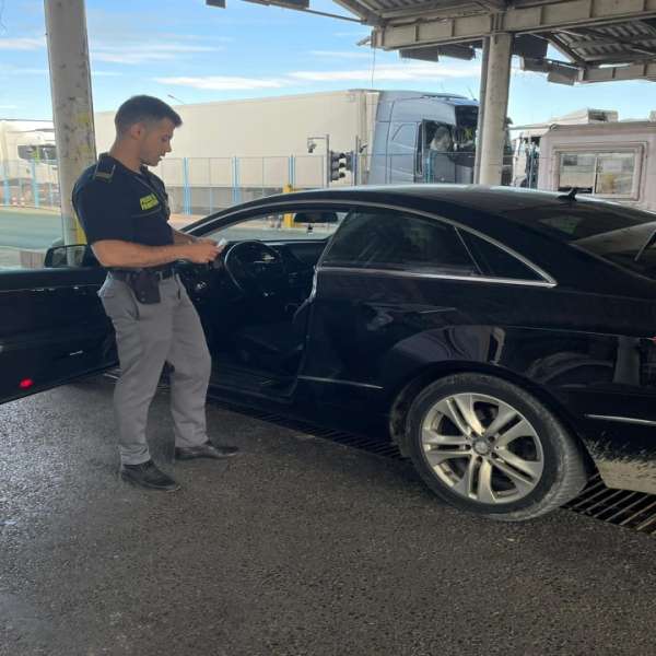 Permis de conducere fals descoperit la controlul de frontieră