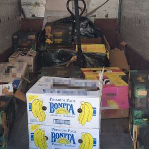 Recipiente cu substanță interzisă, descoperite într-o autoutilitară în PTF Giurgiu