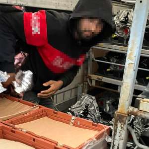 Cetățean afgan ascuns într-un ansamblu rutier, depistat în P.T.F. Giurgiu