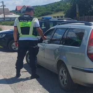 Autoturism cu număr provizoriu expirat, descoperit în trafic