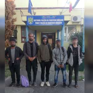 Ascunşi într-un TIR încărcat cu sicrie, 36 de cetăţeni străini intenţionau să treacă ilegal frontiera