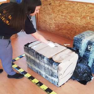 Ţigarete în valoare de peste 150.000 de lei descoperite de către poliţiştii de frontieră botoşăneni