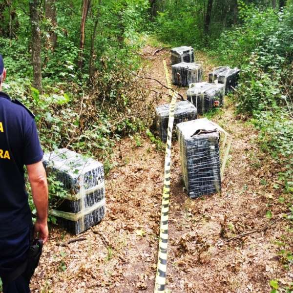 Ţigarete în valoare de peste 150.000 de lei descoperite de către poliţiştii de frontieră botoşăneni