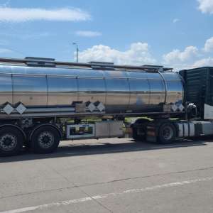 Peste 23 tone de deșeuri de ulei și grăsimi comestibile transportate ilegal din Bulgaria, oprite la P. T. F. Giurgiu