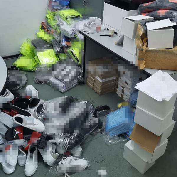 Peste 4.400 de bunuri contrafăcute, descoperite de poliţiştii de frontieră giurgiuveni