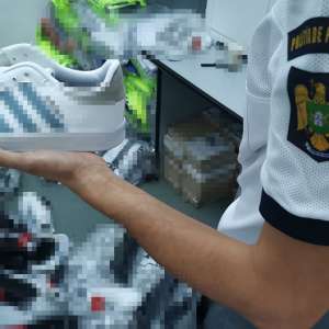 Peste 4.400 de bunuri contrafăcute,  descoperite de poliţiştii de frontieră giurgiuveni