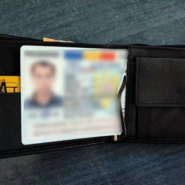 Carte de identitate falsă descoperită la controlul de frontieră