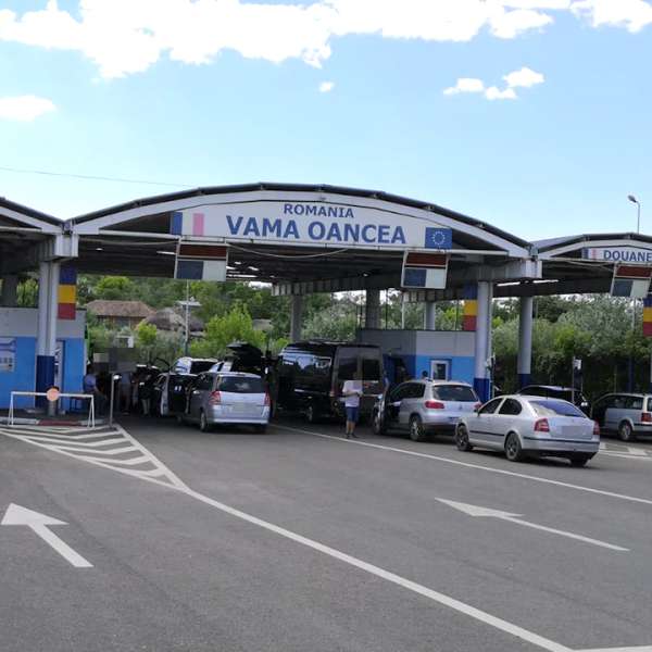 Traficant de migranţi căutat de autoritățile din Austria şi România, depistat la controlul de frontieră în Oancea