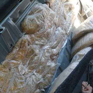 Cincizeci de kilograme de tutun, descoperite într-un autoturism la P.T.F. Valea lui Mihai