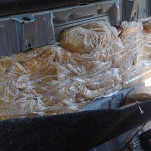 Cincizeci de kilograme de tutun, descoperite într-un autoturism la P.T.F. Valea lui Mihai