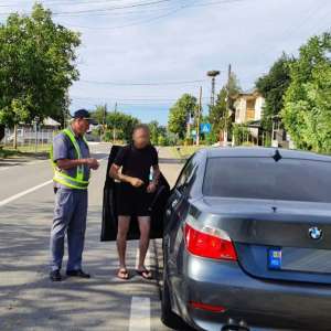 I-a încredințat autoturismul prietenului său și s-au ales amândoi cu lucrări penale