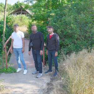 Trei cetăţeni români cercetaţi pentru trafic de migranţi