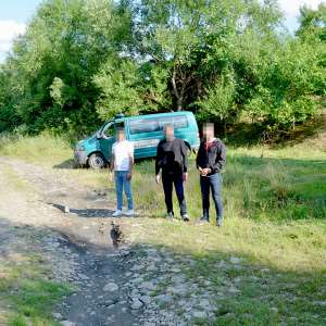 Trei cetăţeni români cercetaţi pentru trafic de migranţi