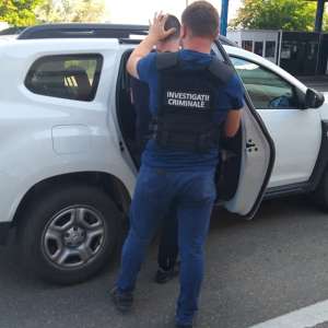 Bărbat dat în urmărire internaţională de autorităţile germane, depistat la controlul de frontieră, în Albiţa