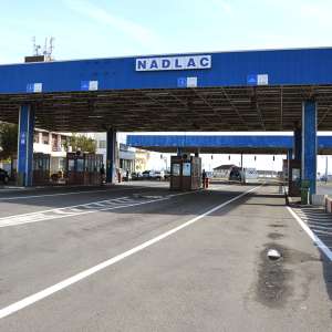 Trei egipteni descoperiți în portbagajul unui autoturism  la P.T.F. Nădlac II