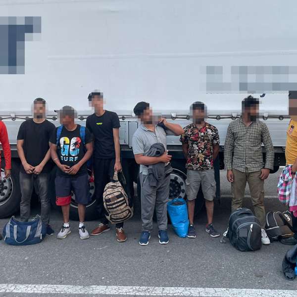 Treisprezece cetăţeni străini depistați de polițiștii de frontieră arădeni