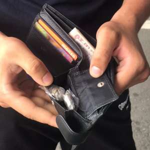 Substanţe interzise descoperite asupra unui tânăr, la controlul de frontieră