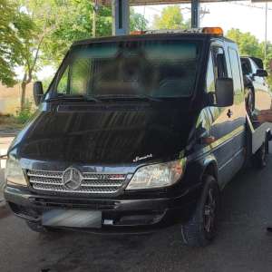 Ansamblu de vehicule neînmatriculate, condus de un şofer cu permis necorespunzător