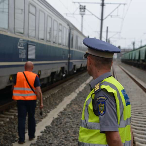 Cetăţean străin cu permis de ședere fals oprit la granița cu Ungaria