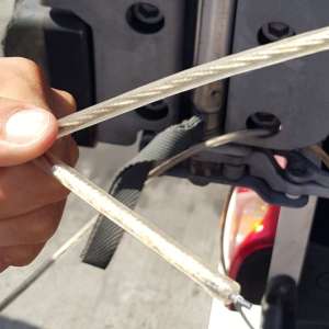 Cinci cetăţeni străini depistați într-un TIR cu role de oțel