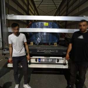 Două persoane depistate ascunse într-un ansamblu rutier, în P.T.F. Calafat