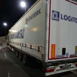 Două persoane depistate ascunse într-un ansamblu rutier, în P.T.F. Calafat