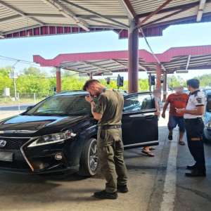 Permis ucrainean fals descoperit de poliţiştii de frontieră ieşeni