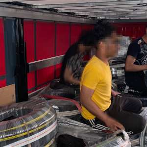 34 de cetăţeni străini depistați de polițiștii de frontieră arădeni