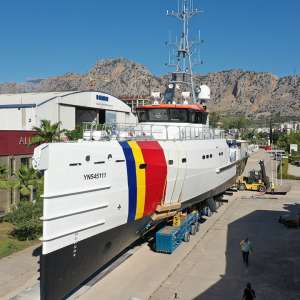 Lansarea la apă a primei nave maritime de patrulare, din completul de două ce vor intra în dotarea flotei navale a Poliţiei de Frontieră Române