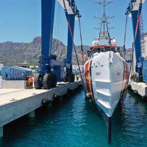 Lansarea la apă a primei nave maritime de patrulare, din completul de două ce vor intra în dotarea flotei navale a Poliţiei de Frontieră Române