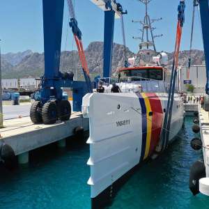 Lansarea la apă a primei nave maritime de patrulare, din completul de două ce vor intra în dotarea flotei navale a Poliţiei de Frontieră Române