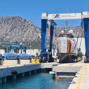 Lansarea la apă a primei nave maritime de patrulare, din completul de două ce vor intra în dotarea flotei navale a Poliţiei de Frontieră Române